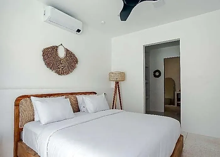 Avanoa Hotel *